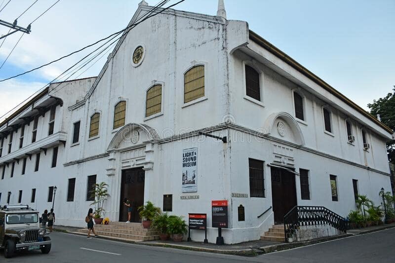 Take a leisurely stroll around Intramuros and explore the Bagumbayan Light and Sound Museum